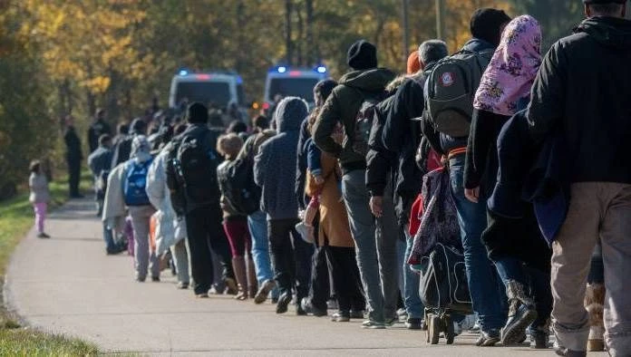 Ουγγαρία σε πρόσφυγες: «Να πεθάνετε της πείνας -Να σηκωθείτε να φύγετε»